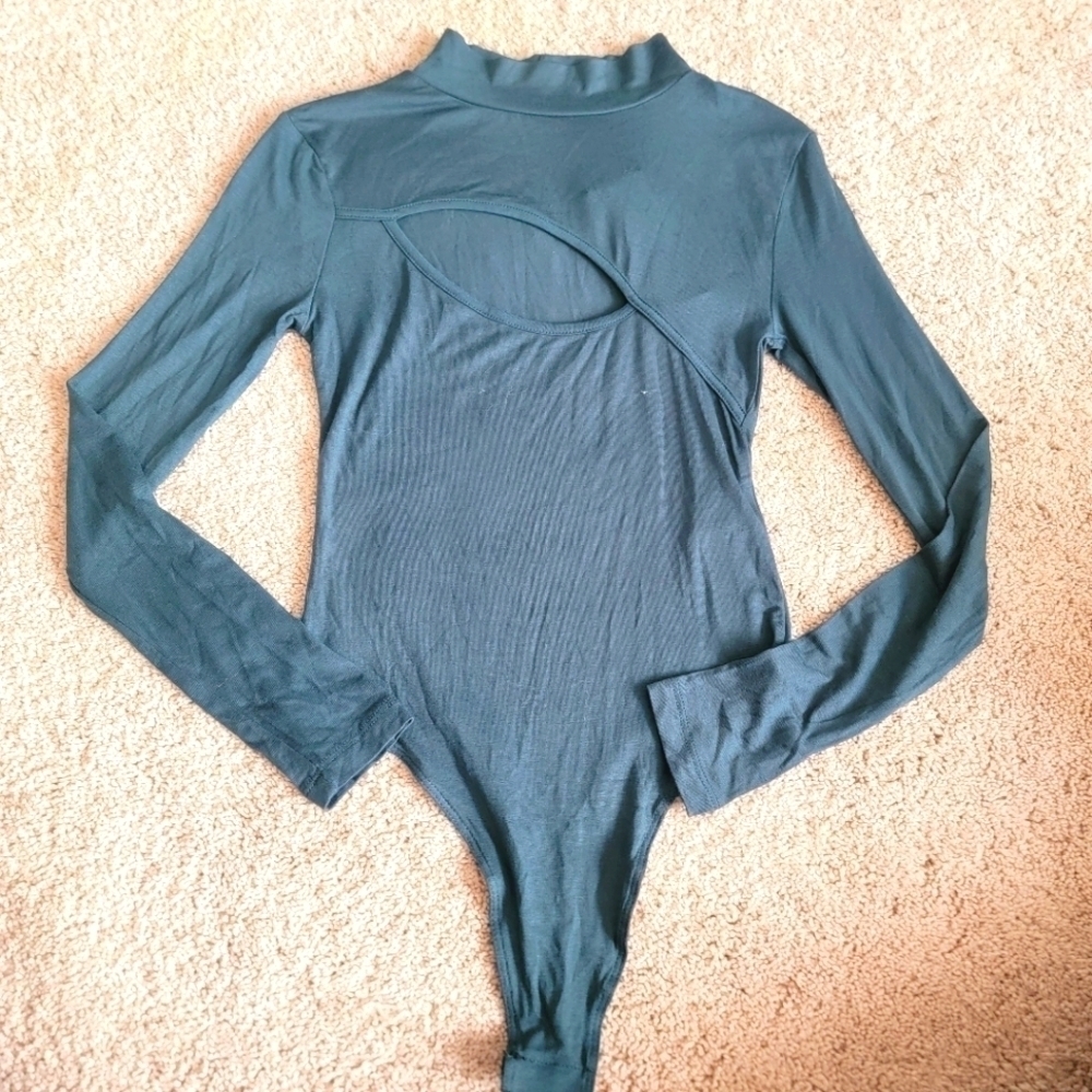 NWT Boohoo Bodysuit 2